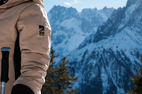 Tenue Sun Valley face au Mont-Blanc